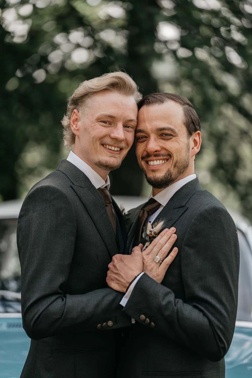 Hochzeiten,Hochzeitsfotograf,Hochzeitsfotografin,Weddinplaner,Braut,Bräutigam,Hochzeitsgäste,Hochzeitspaar,Graz,Gleisdorf,Weiz,Hartberg,Feldbach,Brautstrauß,Hochzeitstafel,Heiraten,Liebe,Bride,Hochzeitsreportage,Getting Ready,Hochzeits Fotos,Groom,Hochzeitsinspiration,Hochzeitskleid,Gayhochzeit,Gaywedding